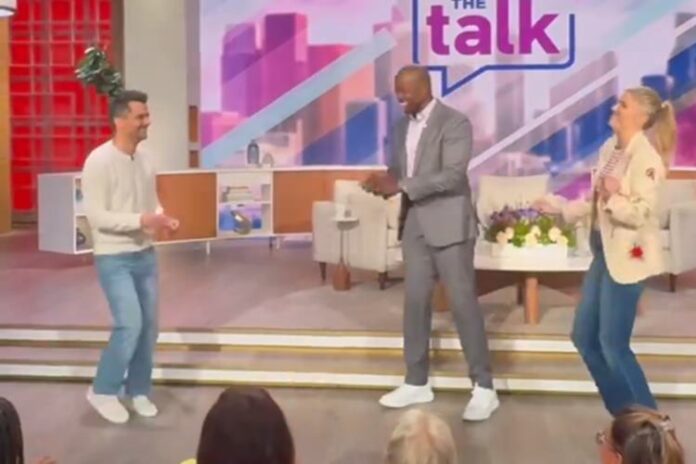 Wagner Moura no The Talk Foto X