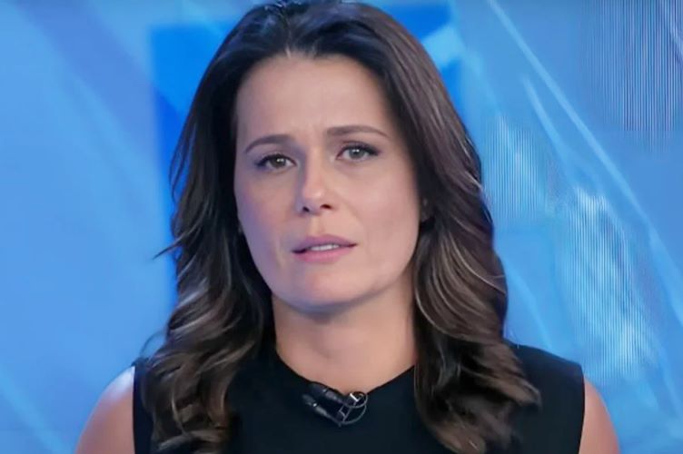 Adriana Araújo chora no ‘Jornal da Band’ ao relatar caos no Rio Grande do Sul: “Um povo sem chão”