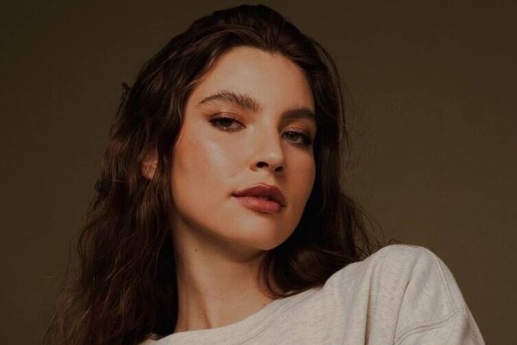 Em Mania de Você, próxima novela das 9, Alanis Guillen viverá triângulo amoroso