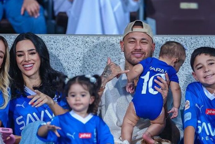Bruna Biancardi, Neymar e Mavie no jogo do Al-Hilal Bruna Biancardi, Neymar e Mavie no jogo do Al-Hilal