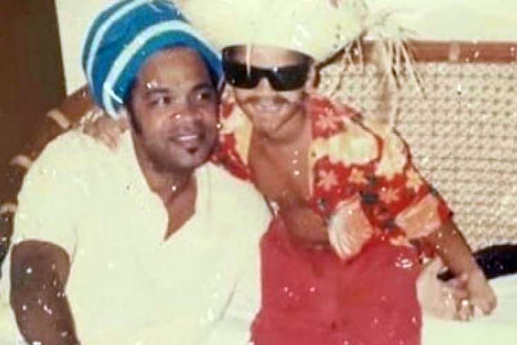 Carlinhos Brown aparece ao lado do filho e celebra seu aniversário de 27 anos: ‘Me orgulha muito’