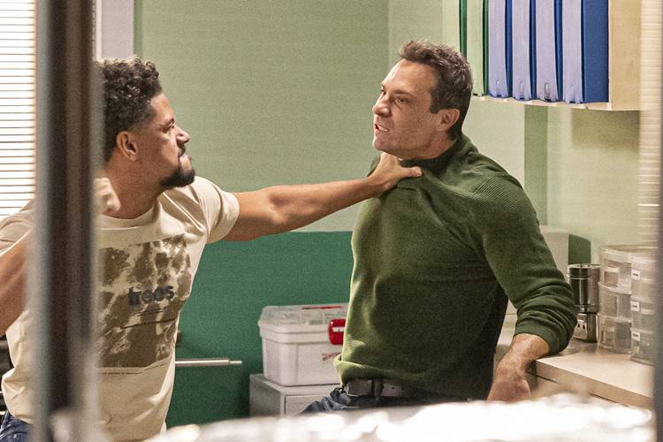 Família é Tudo: Netuno salva Vênus de ameaça de Mathias