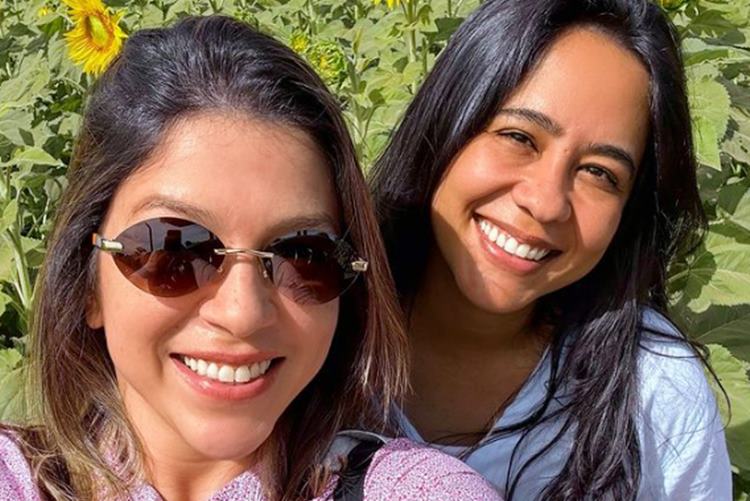 Filha de Leonardo surge com a namorada no aniversário de Maria Alice