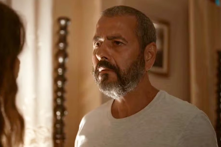 Renascer: José Inocêncio se revolta e joga Mariana para João Pedro