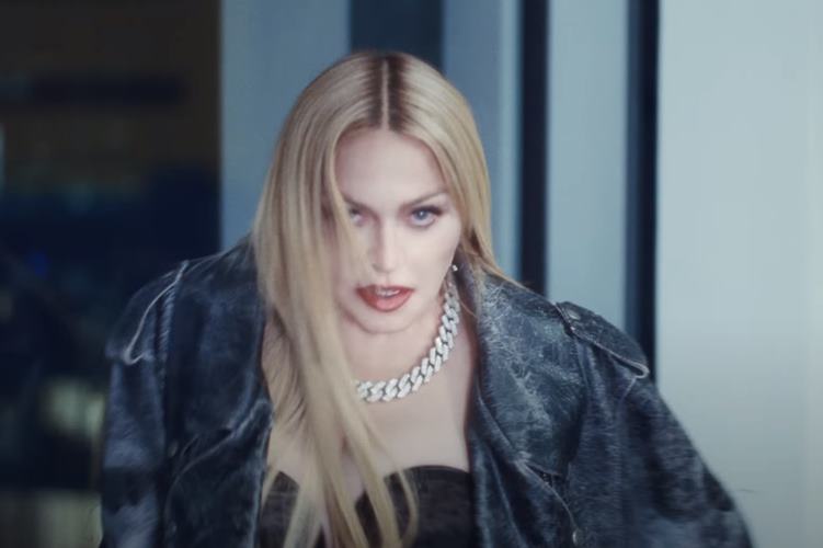 ‘Muro’ é construído antes do show de Madonna e fãs se revoltam