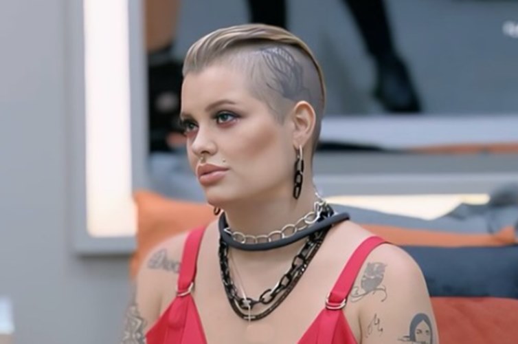 MC Mari não se arrepende de jeito explosivo e critica rivais de ‘A Grande Conquista’