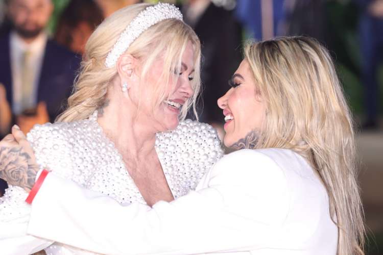 Monique Evans e Cacá Werneck se casam no Rio de Janeiro; veja fotos