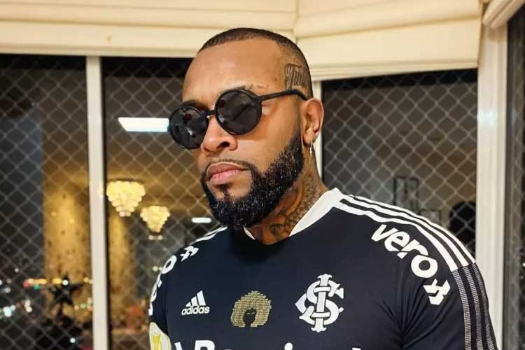 Ex-BBB Nego Di bate-boca com youtuber e avisa: ‘Quebrar tua cara’