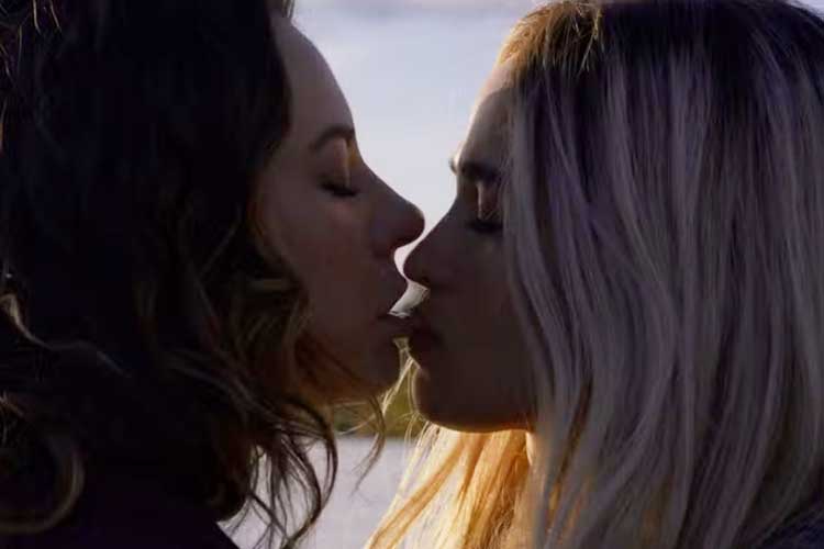 Web reage ao beijo de Paolla Oliveira e Nanda Costa em ‘Justiça 2’: ‘Tem química’