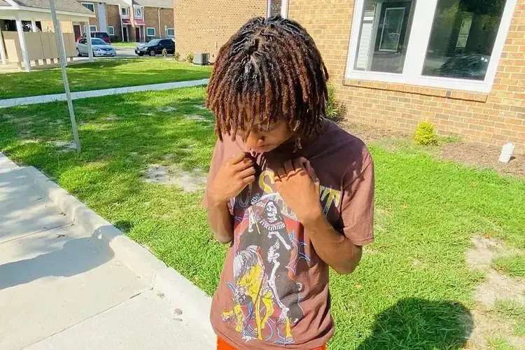 Famoso rapper morre em ‘live’ do TikTok ao puxar gatilho de arma sem querer