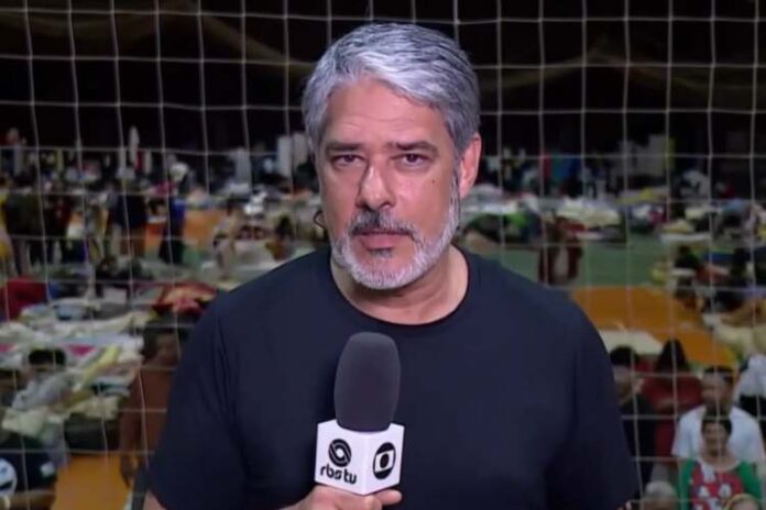 William Bonner apresentando o Jornal Nacional na PUC (Reprodução: TV Globo)