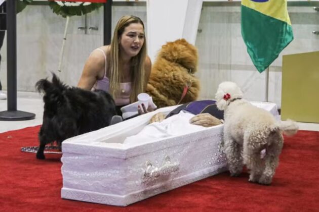 Andreia e os pets - Foto: Leo Franco/ Agnews