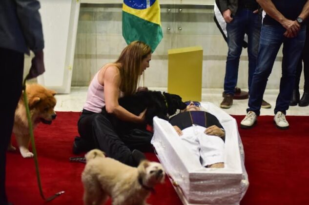 Cachorros, Andreia e Nahim - Foto: Leo Franco/ Agnews
