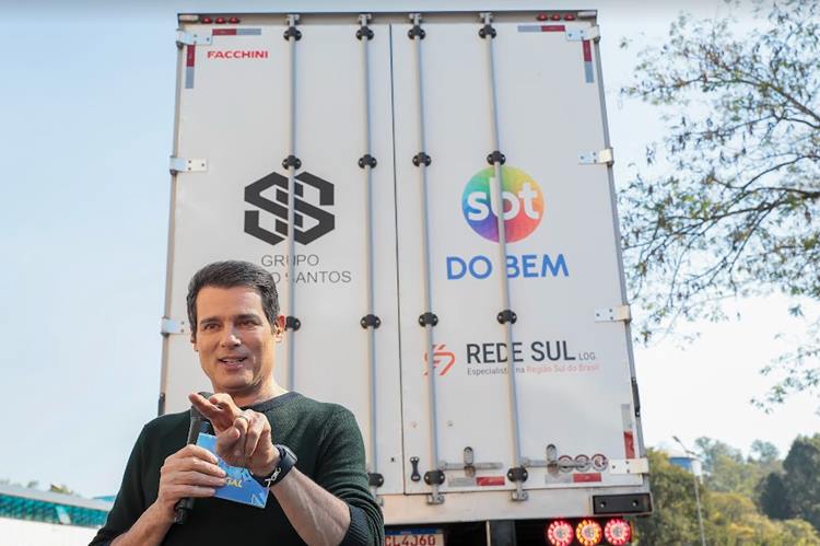 ‘Domingo Legal’ rouba a liderança da TV Globo e garante boa audiência para o SBT