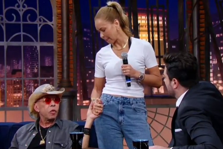 Esposa de Chrystian revelou no ‘The Noite’ que doaria rim para salvar o marido: “somos um só”