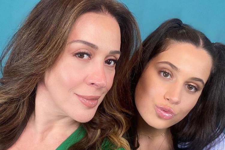 Claudia Raia posta clique raro ao lado do namorado da filha Sophia: “Genrinho amado do meu coração”