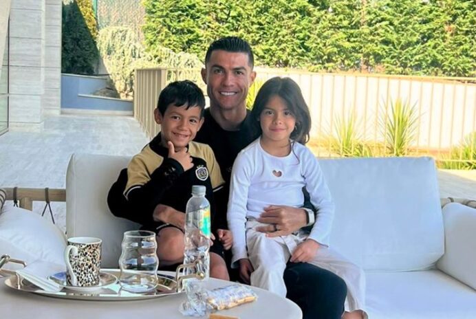 Cristiano Ronaldo com Eva e Mateo