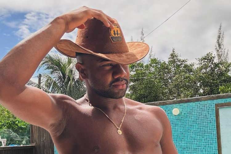 Ex-BBB Davi Brito abre o jogo após rumores de affair com ex-Fazenda: ‘Tenho a cabeça no lugar’