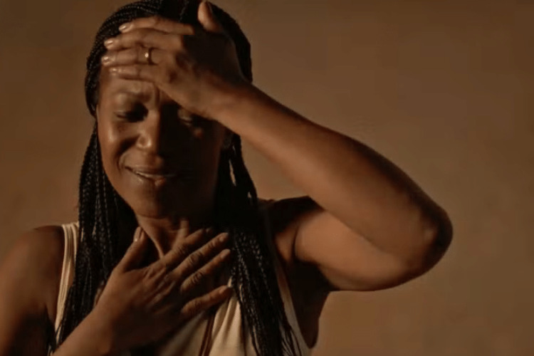 No Rancho Fundo: Dona Manuela sofre colapso e perde os sentidos