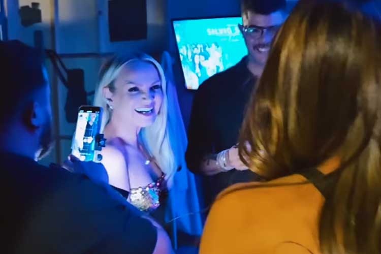 Patrícia Abravanel mostra encontro com Eliana nos bastidores de gravação do ‘Programa Silvio Santos’