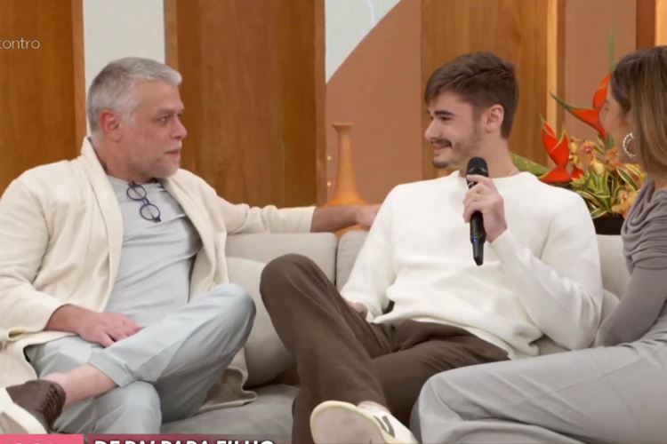 Filho galã de Fabio Assunção surpreende o pai ao vivo no ‘Encontro’