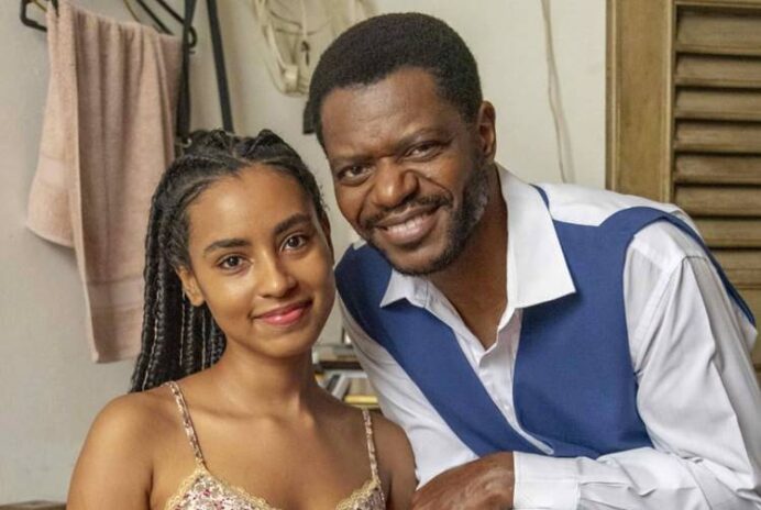 Marcel (Bukassa Kabengele) e Viola (Gabz) em Mania de Você - Foto: Globo/ Beatriz Damy