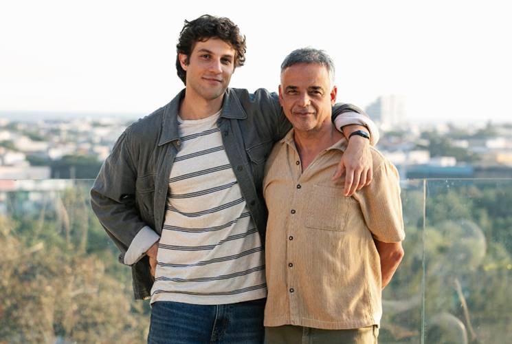 Mania de Você: Abandonados na infância, Viola e Mavi encontram em Marcel e Nahum o carinho e amor de pai