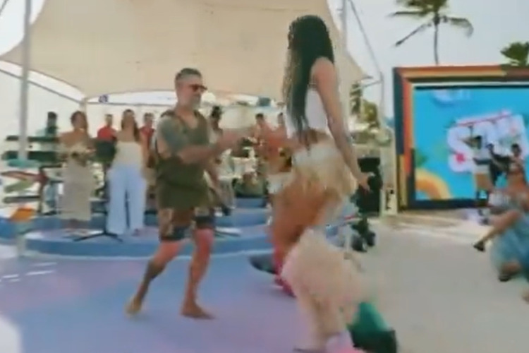 Marcos Mion vira piada na web após abraço em Pabllo Vittar e detalhe chamar atenção