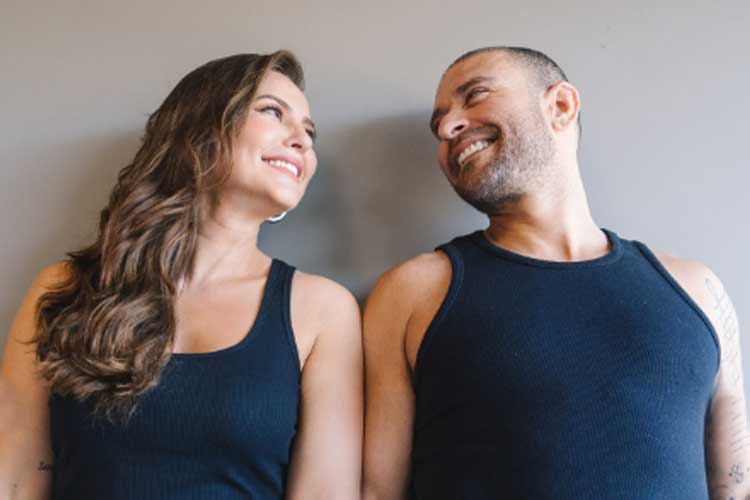 No Dia dos Namorados, Paolla Oliveira surge ao lado de Diogo Nogueira e recebe comentários curiosos