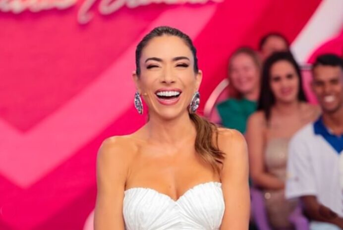 Patrícia Abravanel comanda o Programa Silvio Santos