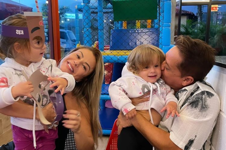Poliana Rocha mostra encontro de Leonardo com as netinhas em Mangaratiba: “Colecionando momentos”