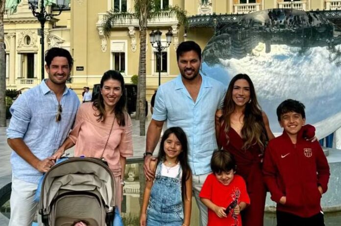 Rebeca, Pato, Fábio e Patrícia Abravanel com os filhos