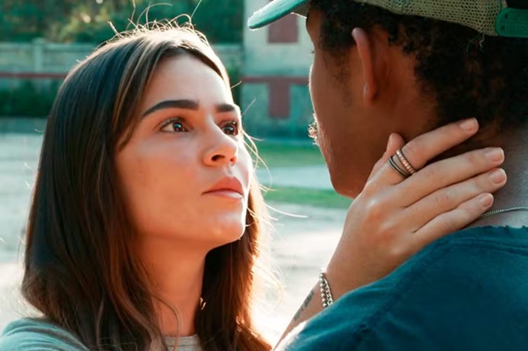 Renascer: Sandra joga aliança em rio e despedaça coração de João Pedro