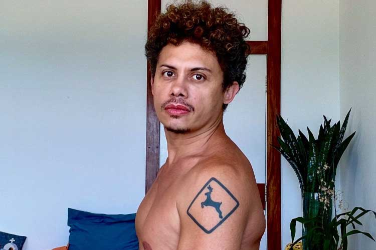 Silvero Pereira revela ter sofrido violência na infância e diz como conseguiu superar: ‘Tive coragem de assumir’