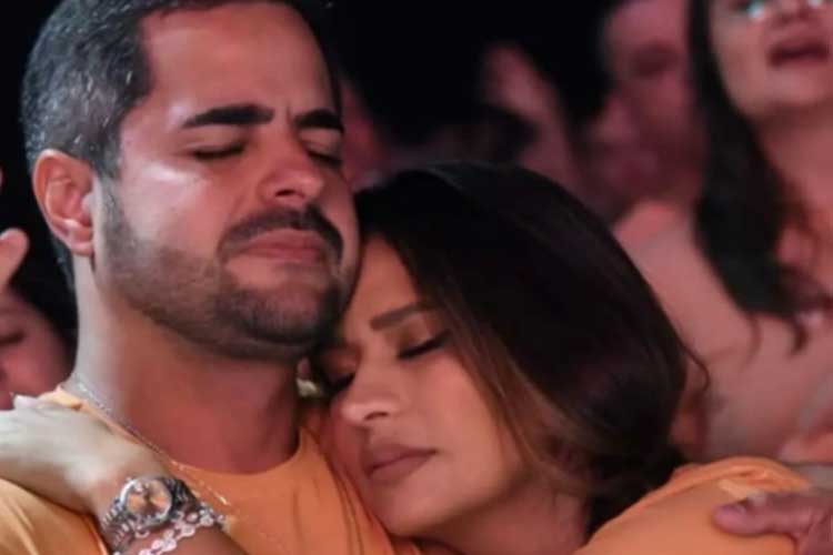 Marido de Simone Mendes vai para retiro e cantora publica carta: ‘Coraçãozinho apertado’