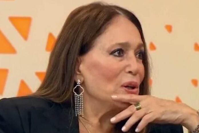 Susana Vieira antes de mostrar o novo visual (Reprodução: TV Globo)