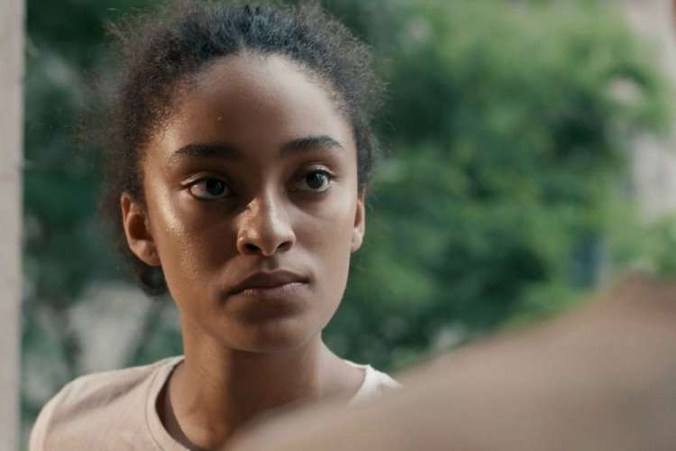 ‘Teca’ de Renascer foi descoberta vendendo cocadas na rua