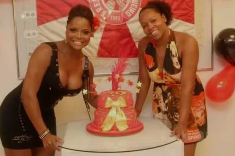 Causa da morte da irmã gêmea de Adriana Bombom é divulgada por assessoria