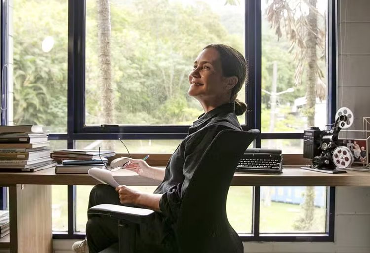 Adriana Esteves revela spoiler de Mércia, sua personagem em ‘Mania de Você’