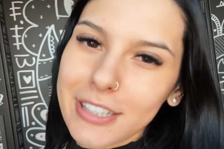 Ana Castela comete erro ao cortar o cabelo, grava vídeo e brinca: ‘Chitãozinho e Xororó’