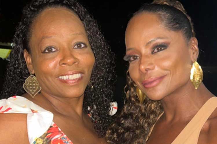 Adriana Bombom se pronuncia após a morte da irmã gêmea: ‘Pedaço do meu ser!’