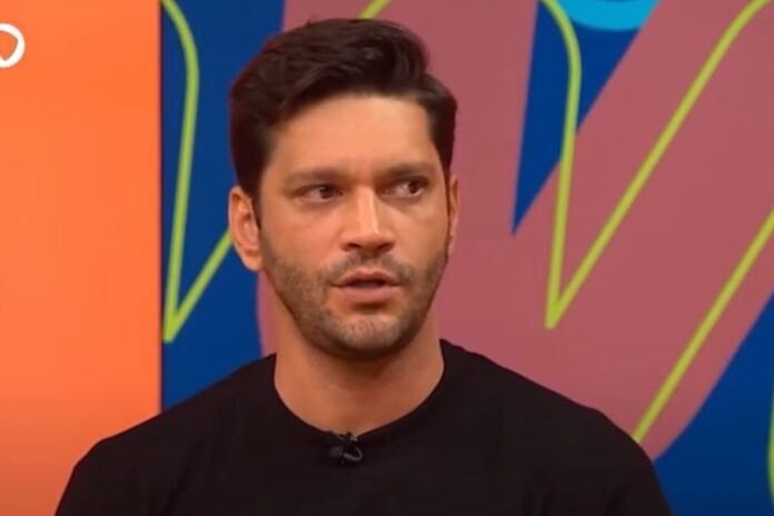 Armando Babaioff Armando Babaioff desabafando no Sem Censura (Reprodução: TV Brasil)