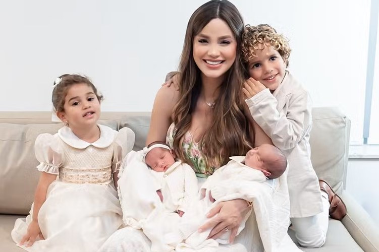 Biah Rodrigues, esposa de Sorocaba, posa com os 4 filhos e encanta: “chamado de mãe”