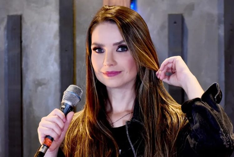 Grávida, cantora gospel Camila Campos revela diagnóstico de câncer em estágio avançado