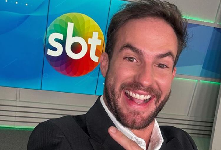 Daniel Adjuto volta ao comando do ‘SBT Brasil’ e celebra: “animado em voltar”