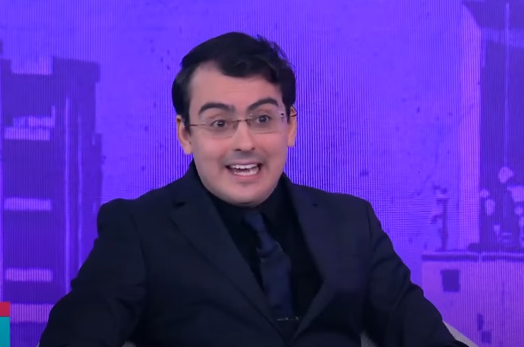 Silvio Santos teria defendido permanência de Dudu Camargo no SBT