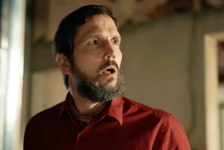 Renascer: Egídio é atacado com violência por Bumba misterioso