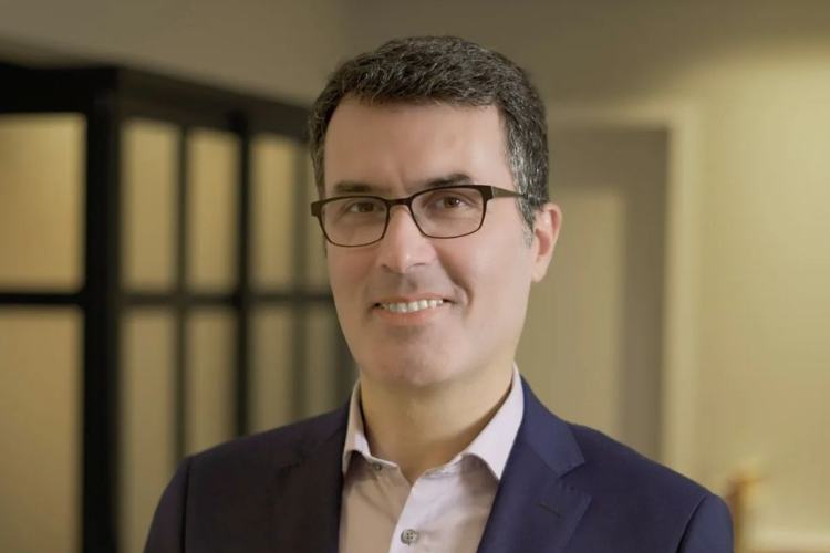 Fabio Turci, jornalista e apresentador, assina com nova emissora após saída da Globo: “Dia do Recomeço”