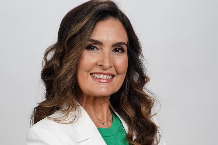 Globo aprova novo programa e Fátima Bernardes pode estrear nas noites da emissora