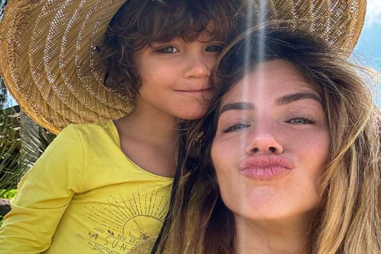 Giovanna Ewbank e Bruno Gagliasso celebram aniversário do filho caçula e tamanho do bolo impressiona